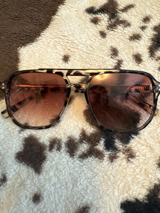 🕶️ Western Chic Leopard Sunglasses