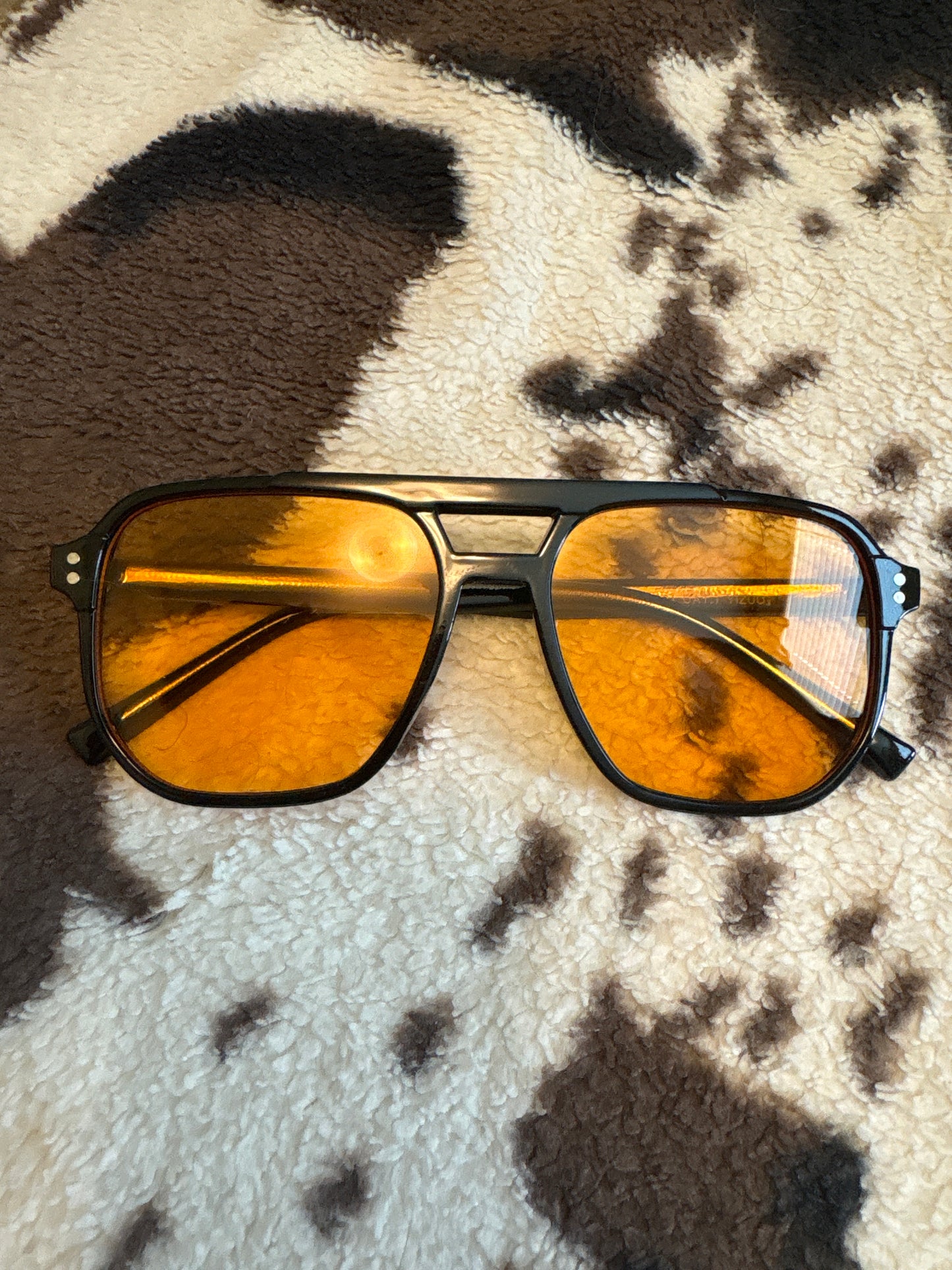 🕶️ Amber Lens Aviator Sunglasses